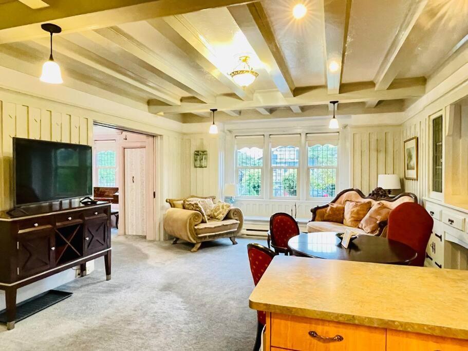 Parlor Suite In Heritage Manor, Fairfield, Near Dt ビクトリア エクステリア 写真