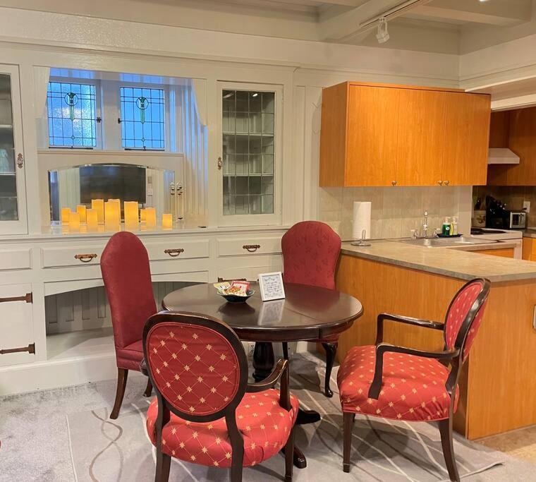 Parlor Suite In Heritage Manor, Fairfield, Near Dt ビクトリア エクステリア 写真