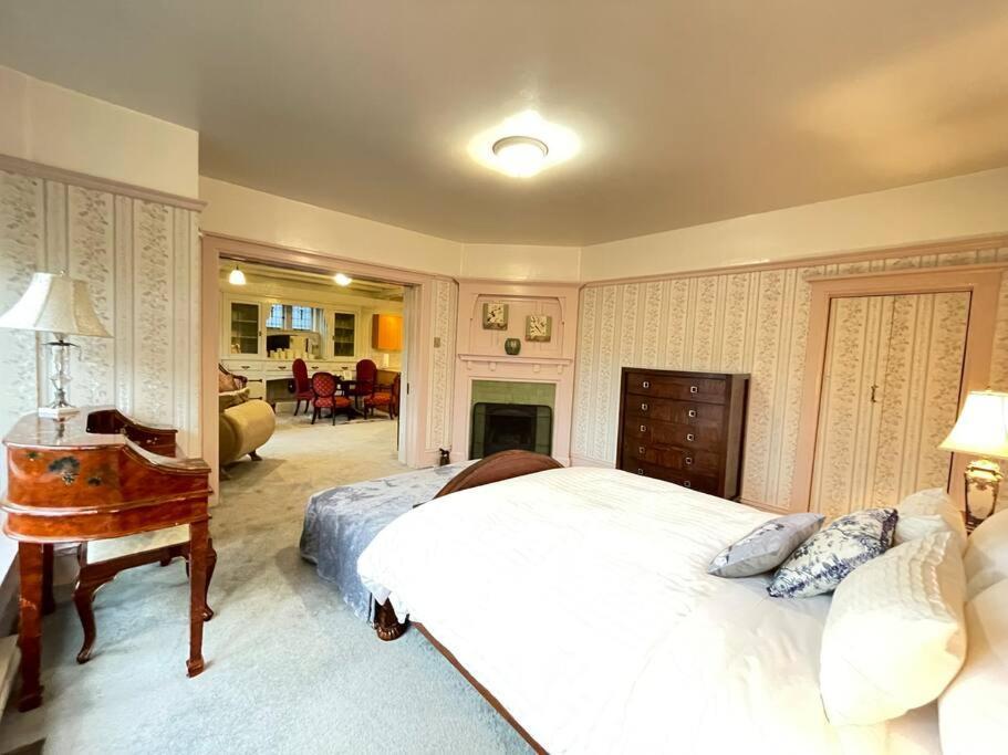 Parlor Suite In Heritage Manor, Fairfield, Near Dt ビクトリア エクステリア 写真